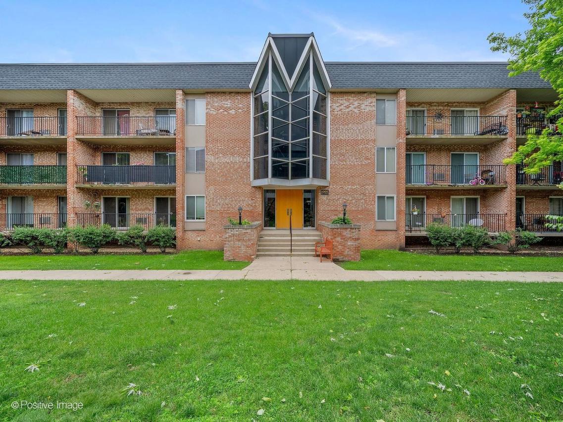 1001 N Mill St. #311, Naperville, IL 60563