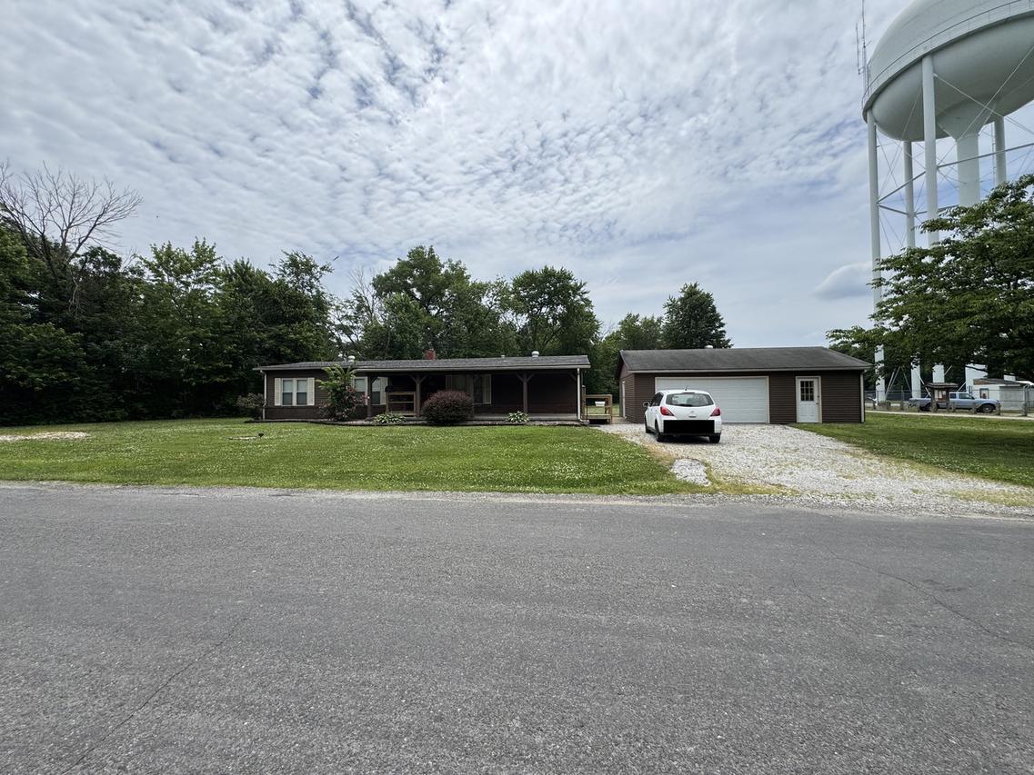 112 E 6th St., Staunton, IL 62088