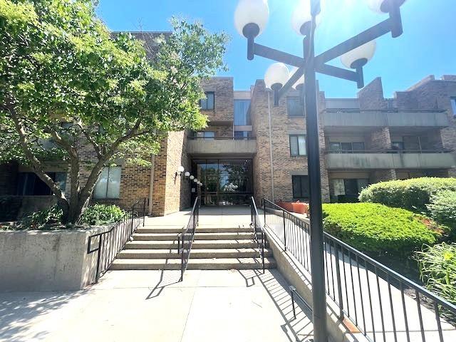 1912 Prairie Sq. #219A, Schaumburg, IL 60173