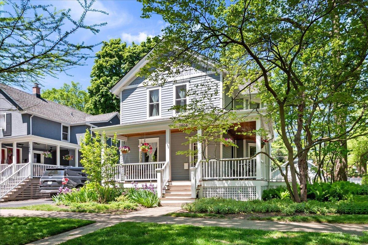 1804 Elmwood Ave., Wilmette, IL 60091
