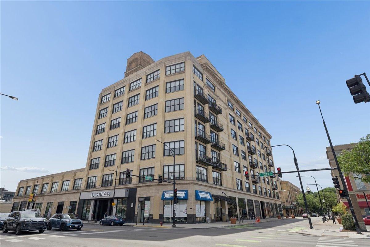 1601 W School St. #502, Chicago, IL 60657