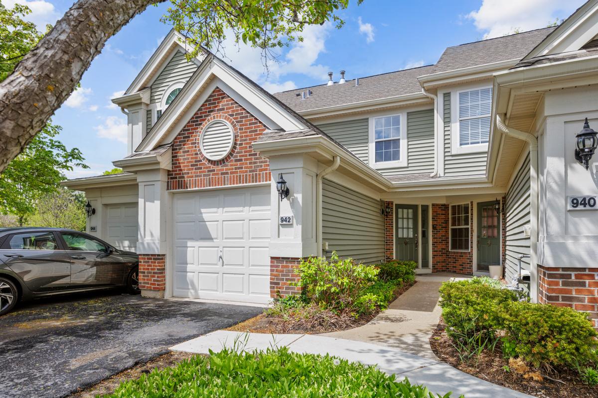 942 Little Falls Ct., Elk Grove Village, IL 60007