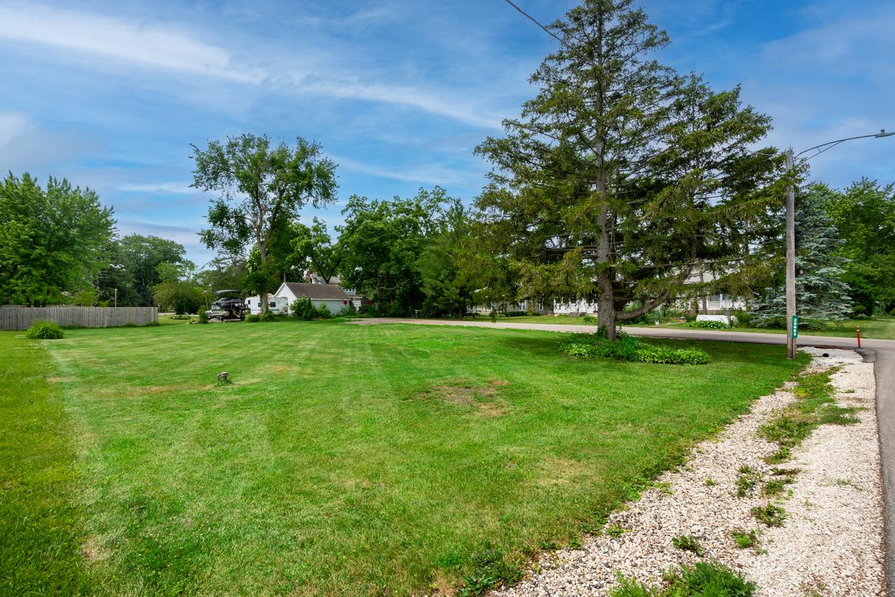 25063 W 3rd St., Antioch, IL 60002