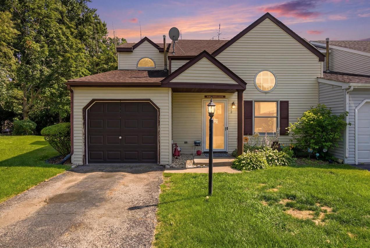 2440 Bridgewater Dr., Woodstock, IL 60098