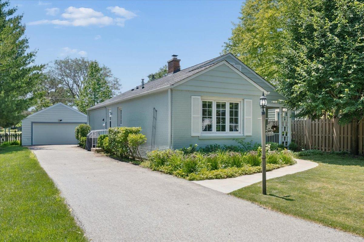 1620 Elder Ln., Northfield, IL 60093