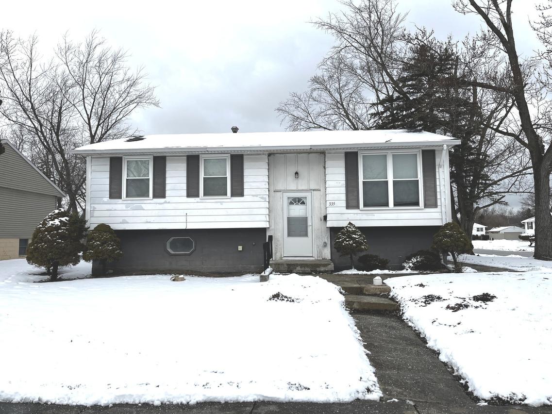 335 E Mulberry Dr., Glenwood, IL 60425