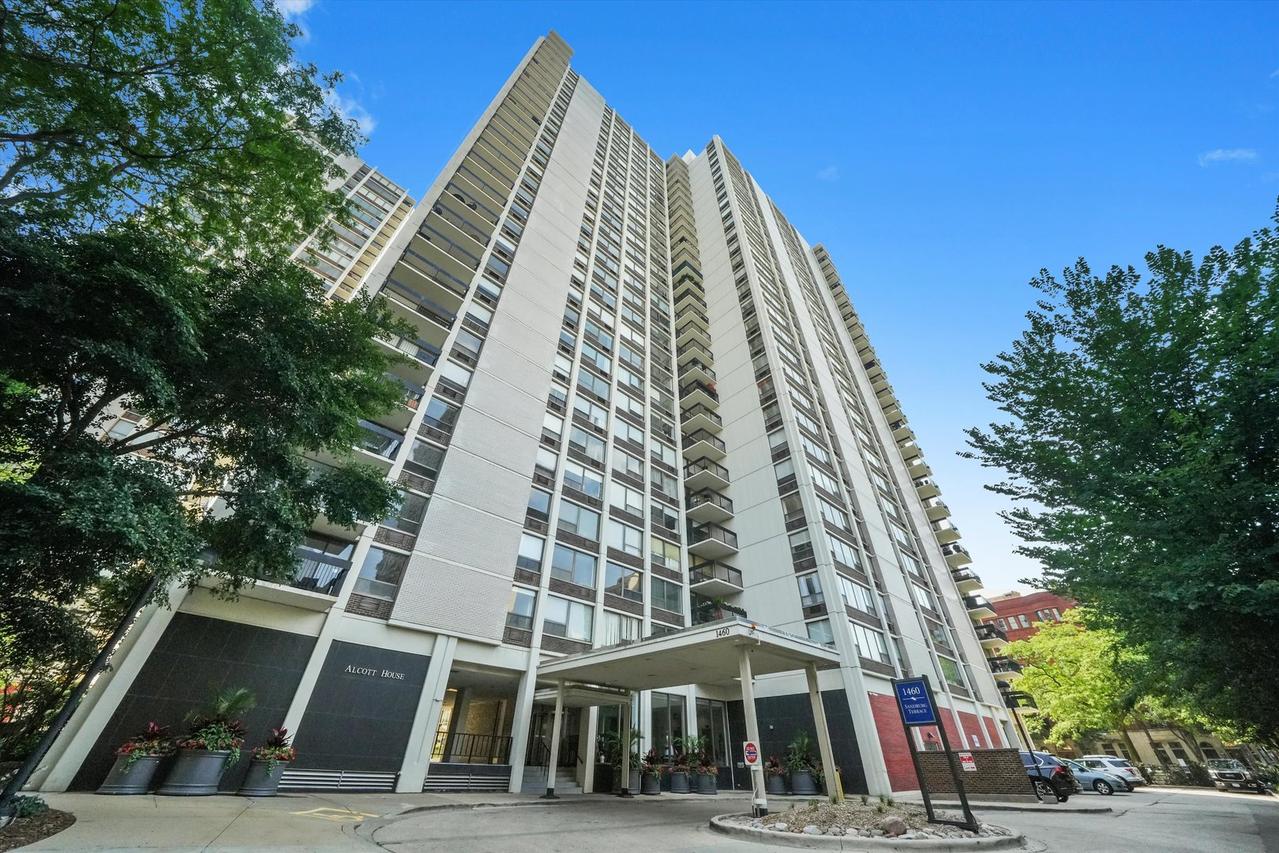 1460 N Sandburg Ter. #2507A, Chicago, IL 60610