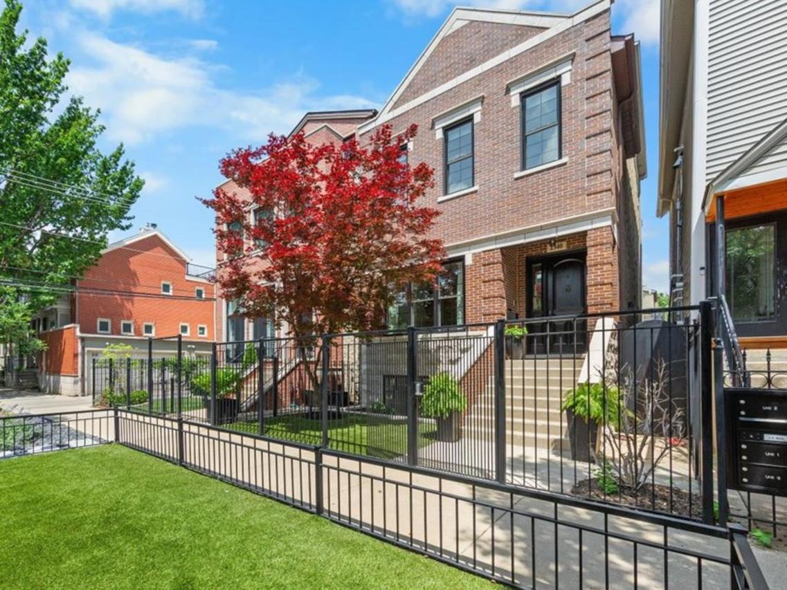 1340 W Melrose St., Chicago, IL 60657