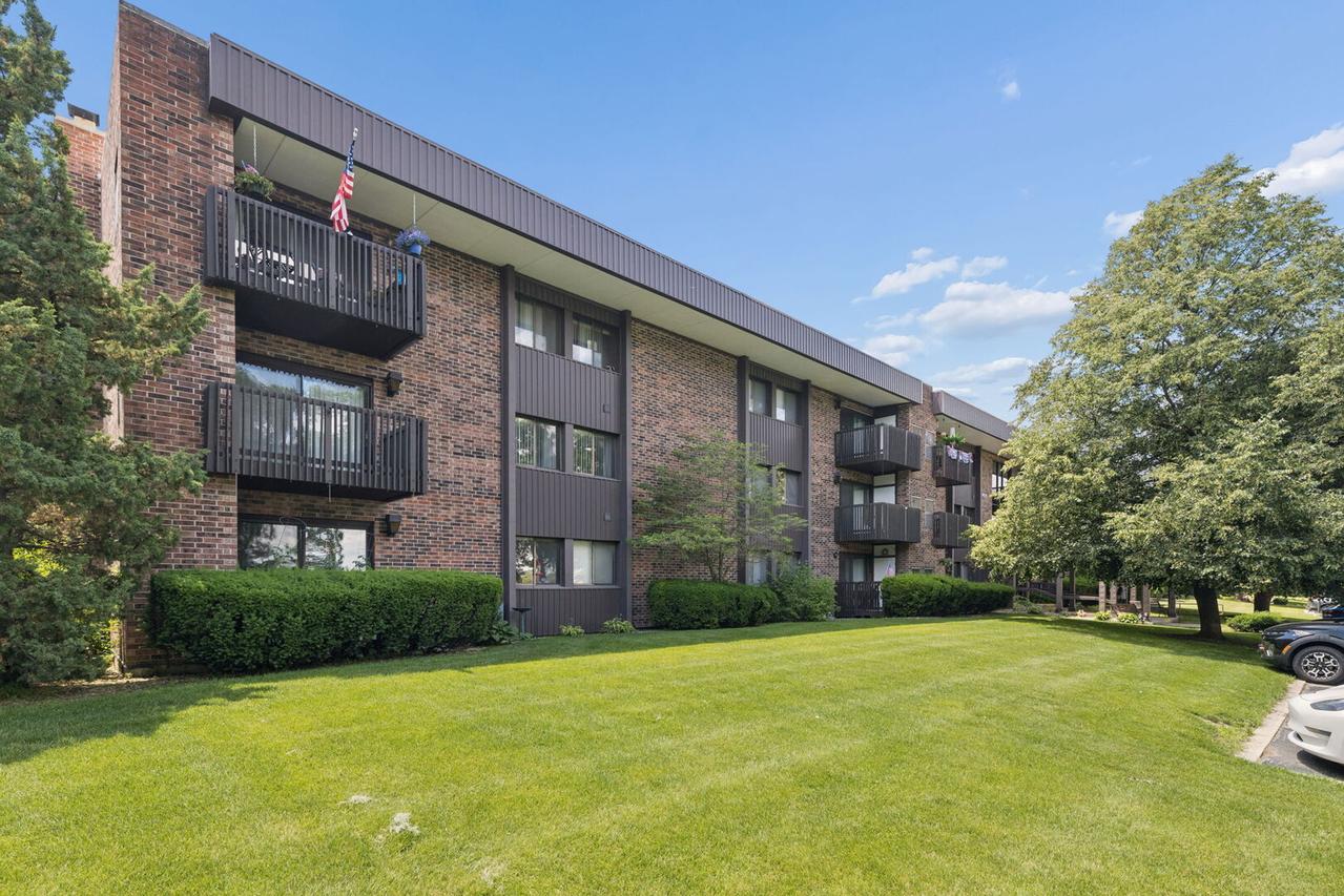 1424 Woodbridge Rd. #2B, Joliet, IL 60436