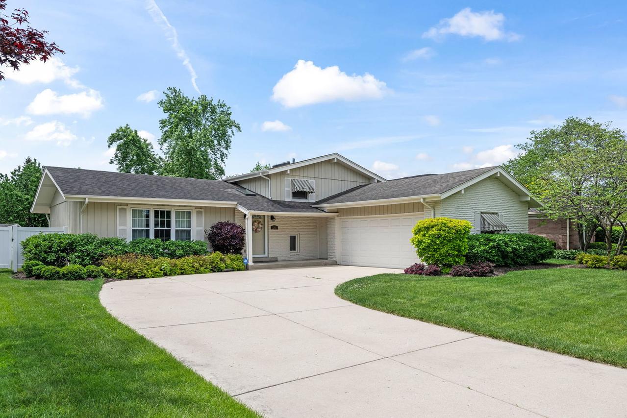 1211 W Haven Dr., Arlington Heights, IL 60005