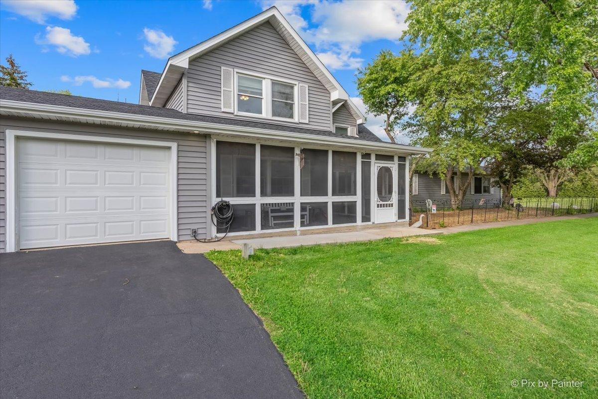 39W030 Poplar Ln., St. Charles, IL 60175