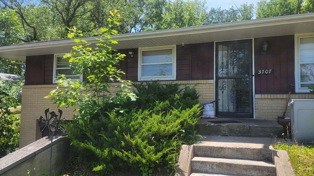3707 Oak Grove Ave., Rockford, IL 61108