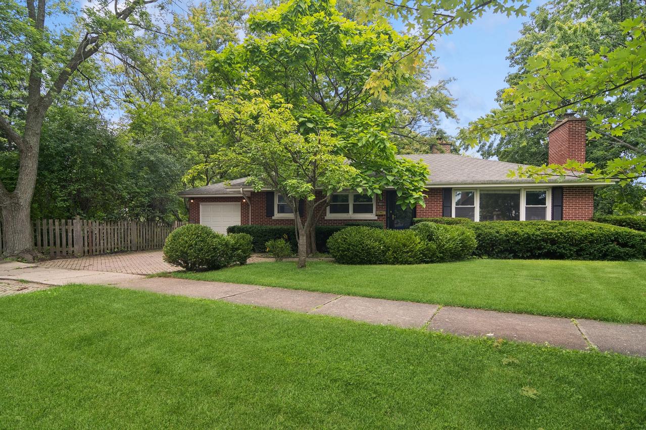 639 Melody Ln., Highland Park, IL 60035