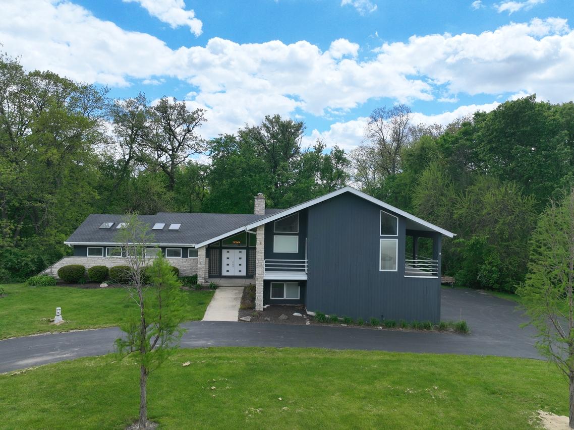 71 Oak Creek Dr., Yorkville, IL 60560