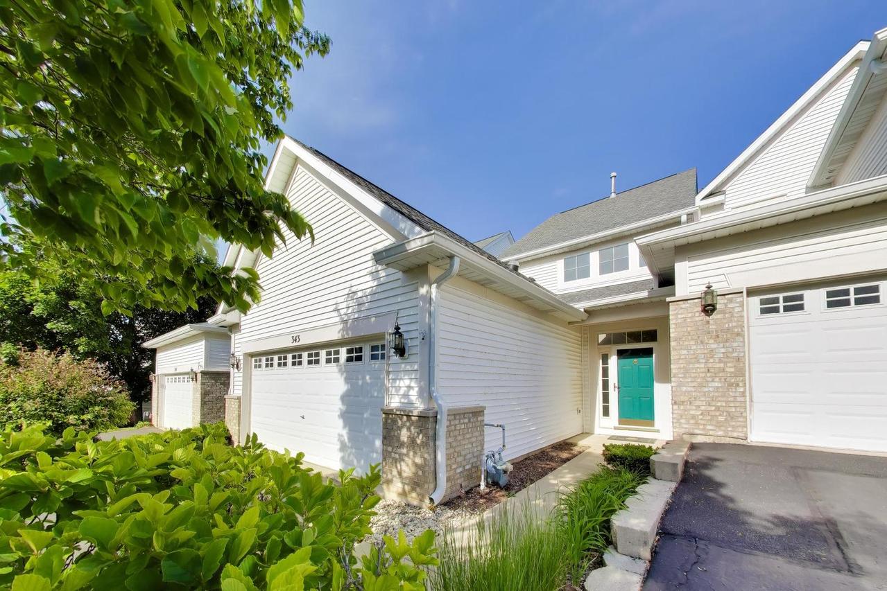 343 Hickory Ln., South Elgin, IL 60177