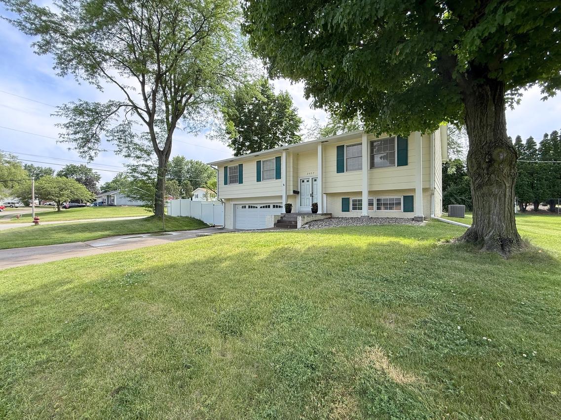 2957 10th St., East Moline, IL 61244