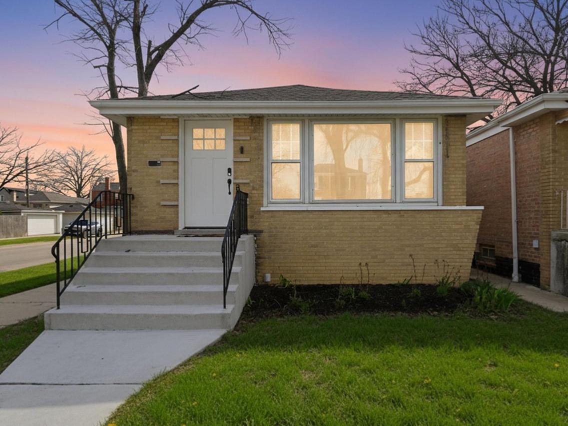 5301 S Menard Ave., Chicago, IL 60638