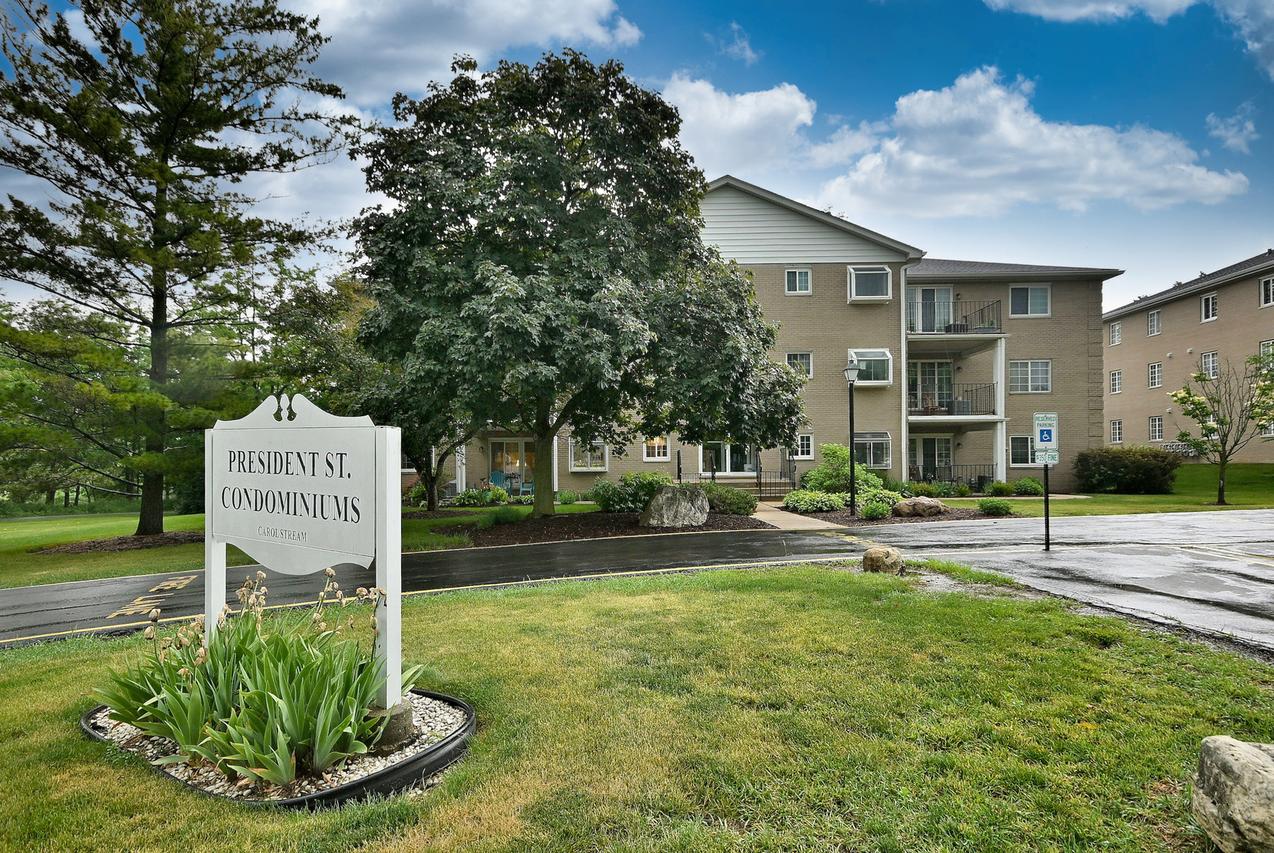 462 S President St. #101, Carol Stream, IL 60188