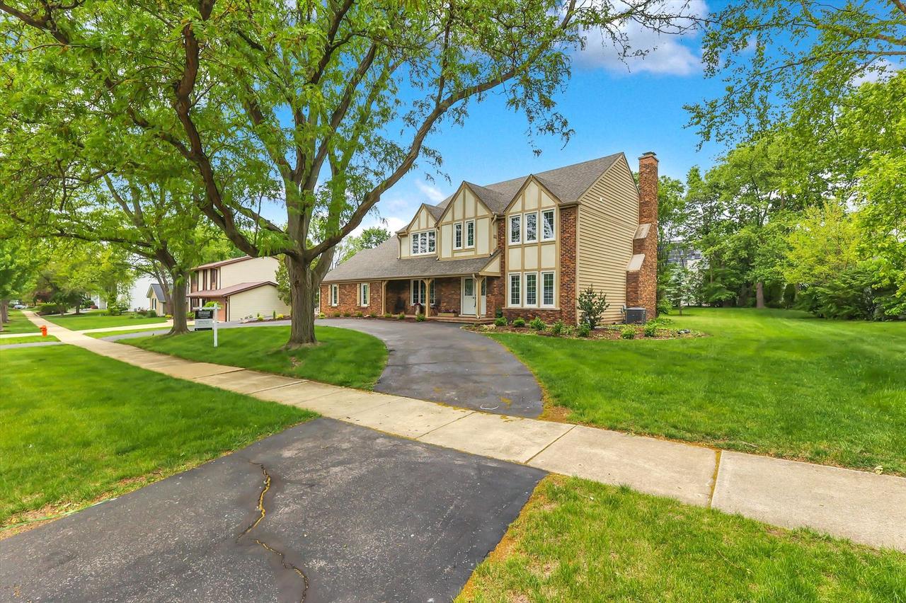 967 W Bauer Rd., Naperville, IL 60563