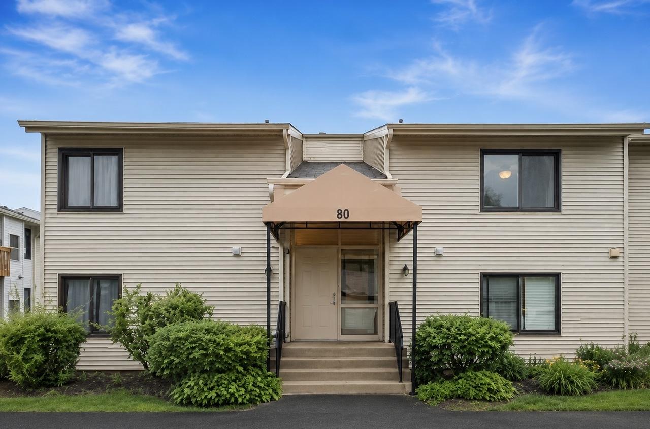 80 Commonwealth Ct. #4, Vernon Hills, IL 60061