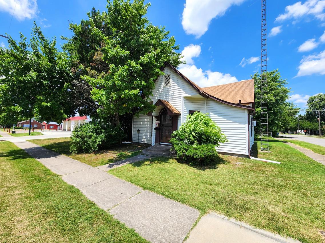 909 E Main St., West Frankfort, IL 62896