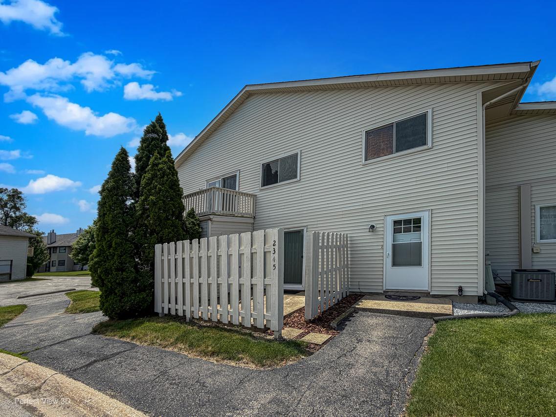 2345 Carnation Dr. #305C, Crest Hill, IL 60403