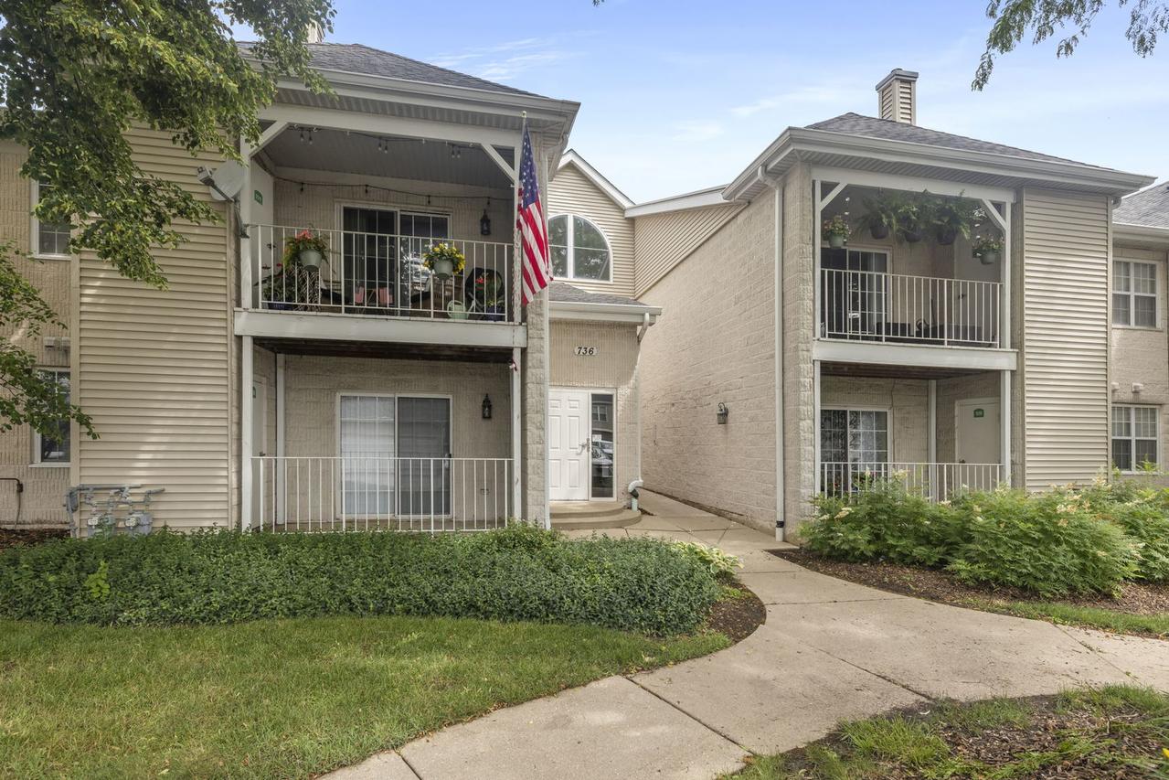 736 N Gary Ave. #207, Carol Stream, IL 60188