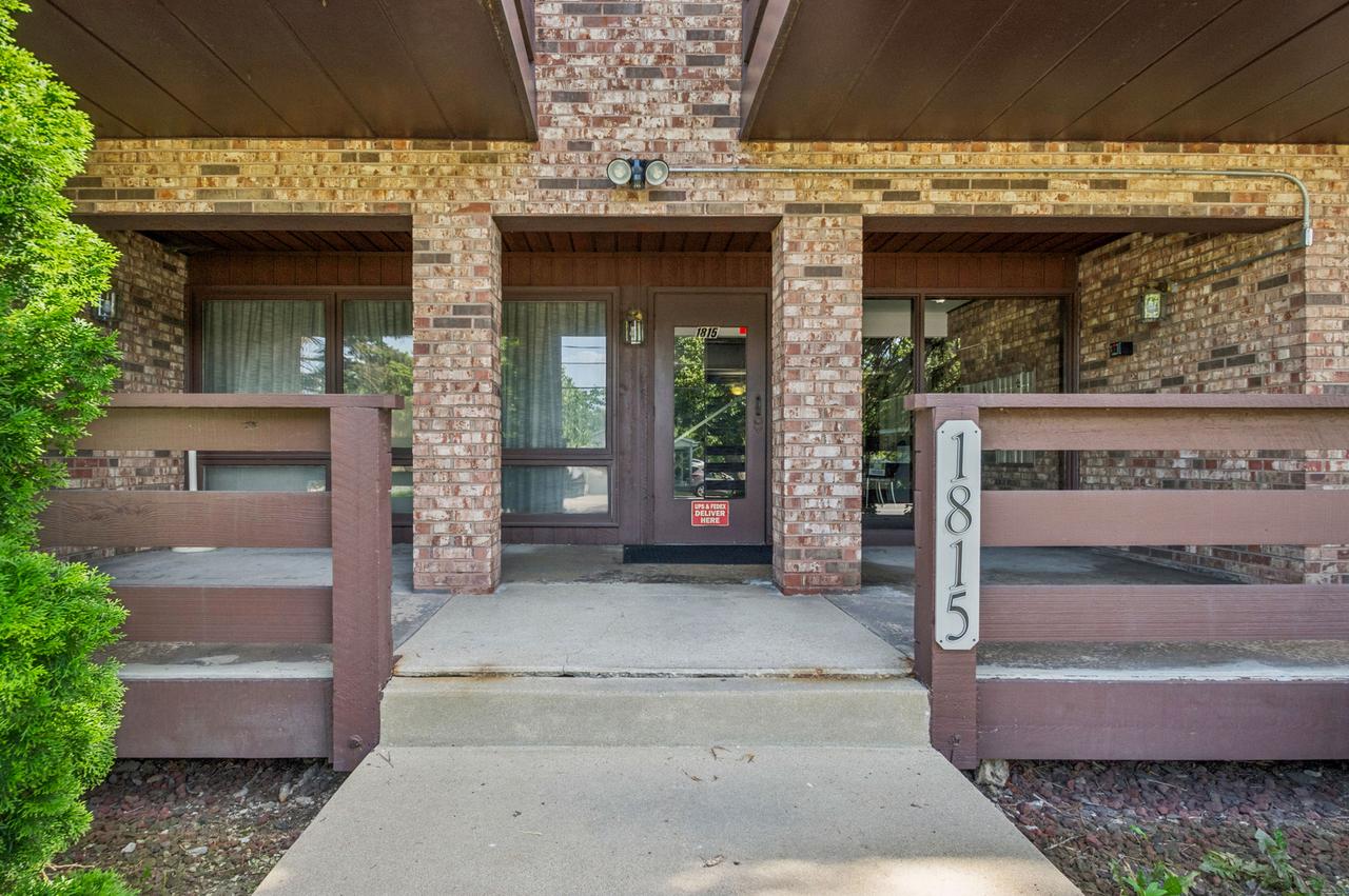 1815 Oakton St. #2E, Park Ridge, IL 60068