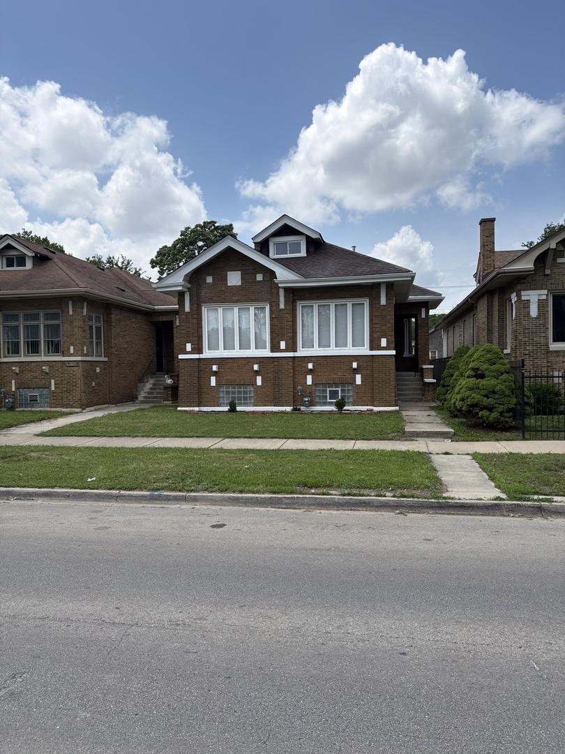 7606 S Paxton Ave., Chicago, IL 60649