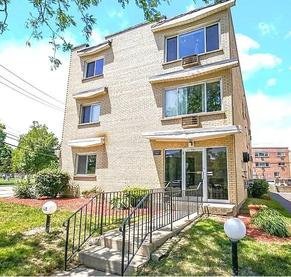 8152 Elmwood Ave. #G4, Skokie, IL 60077