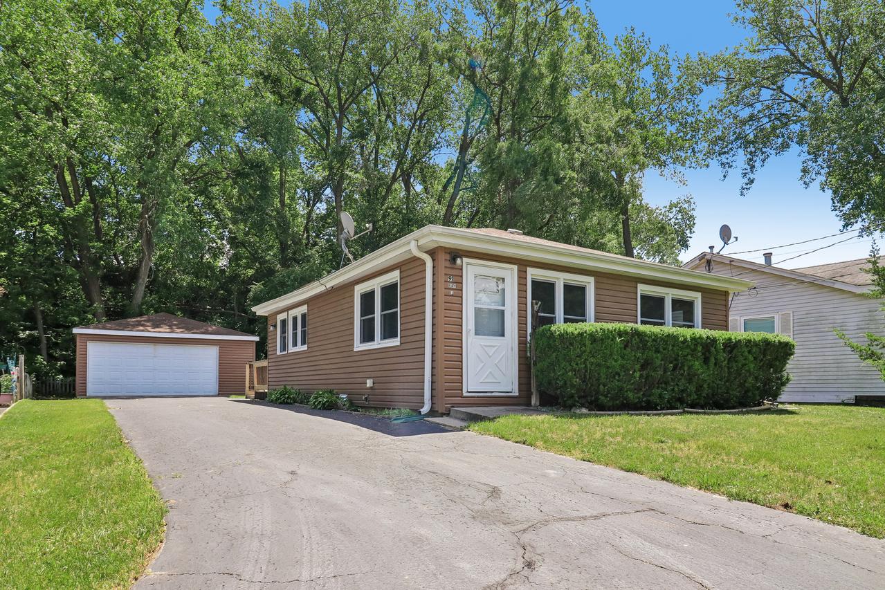 91 Bay Rd., Fox Lake, IL 60020