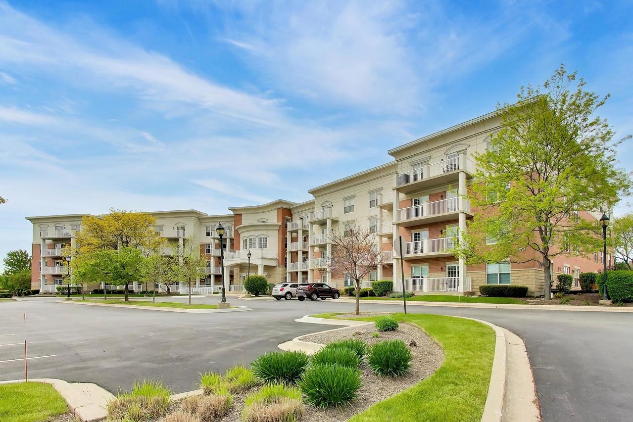 601 W Rand Rd. #201, Arlington Heights, IL 60004