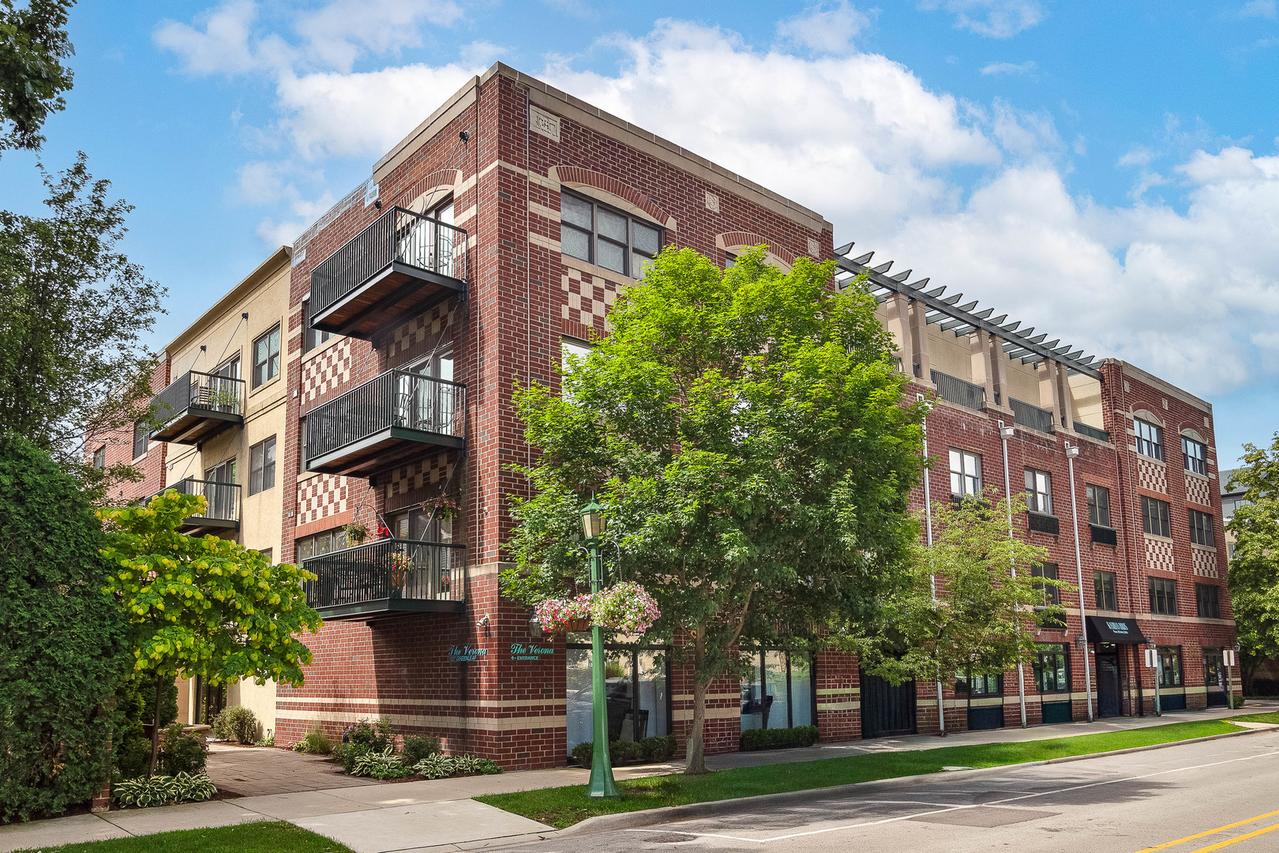 1107 Greenleaf Ave. #2F, Wilmette, IL 60091