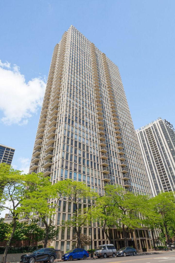 1660 N Lasalle St. #807, Chicago, IL 60614
