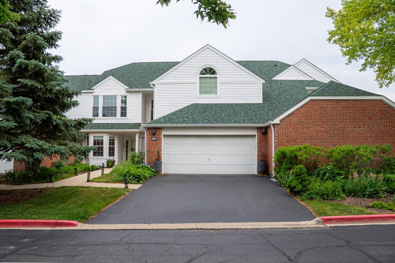103 Hampton Blvd., Lake Bluff, IL 60044