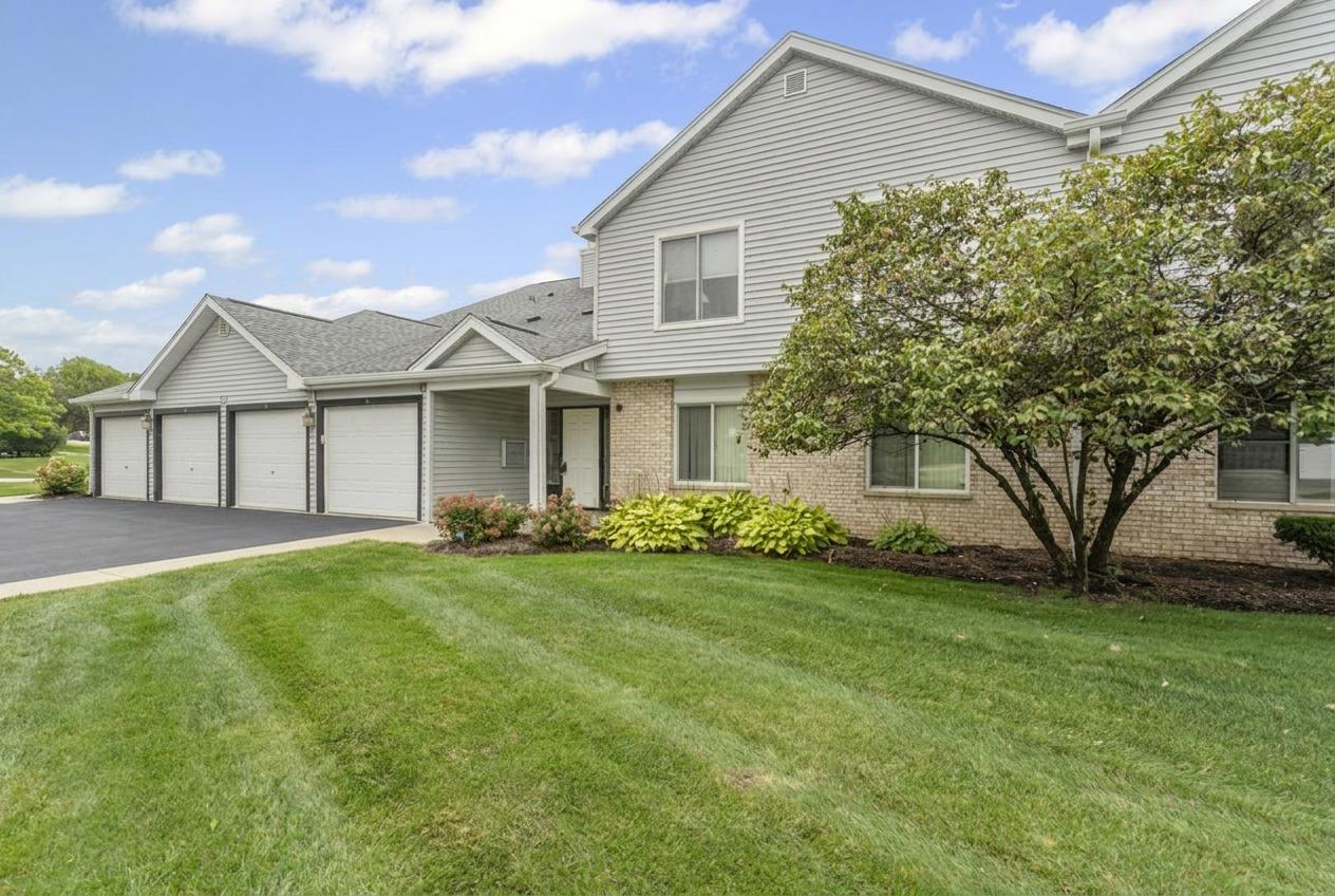 7050 Brighton Ct. #203, Woodridge, IL 60517