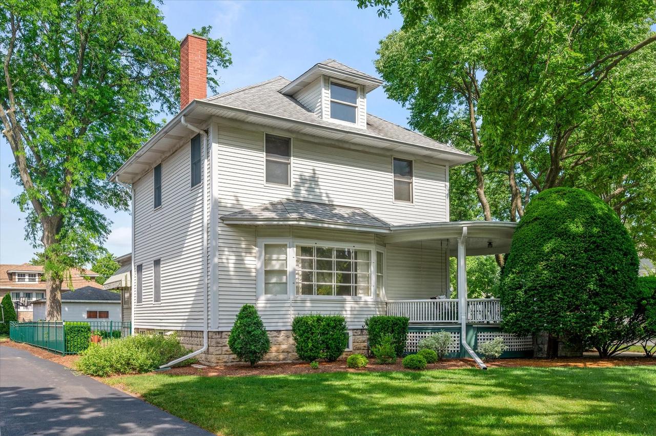 300 W Grantley Ave., Elmhurst, IL 60126