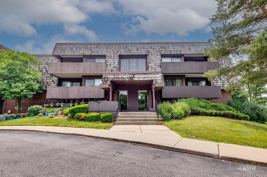 525 Timber Ridge Dr. #306, Carol Stream, IL 60188
