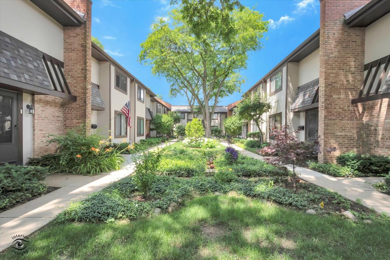 1734 Henley St. #4, Glenview, IL 60025