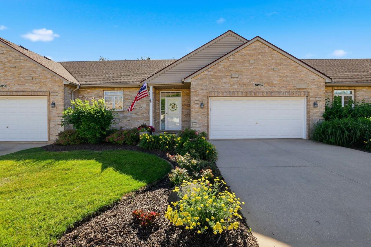 10888 Harry Dr., Huntley, IL 60142