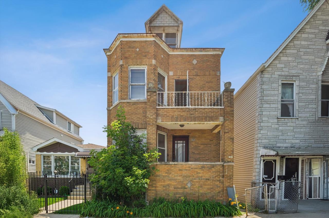 3039 N Gresham Ave., Chicago, IL 60618