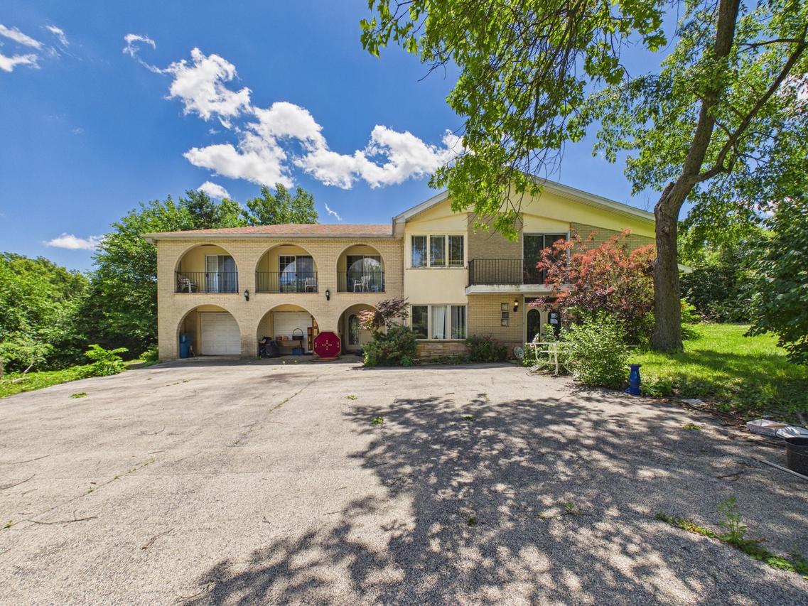 94 Old Creek Rd., Palos Park, IL 60464