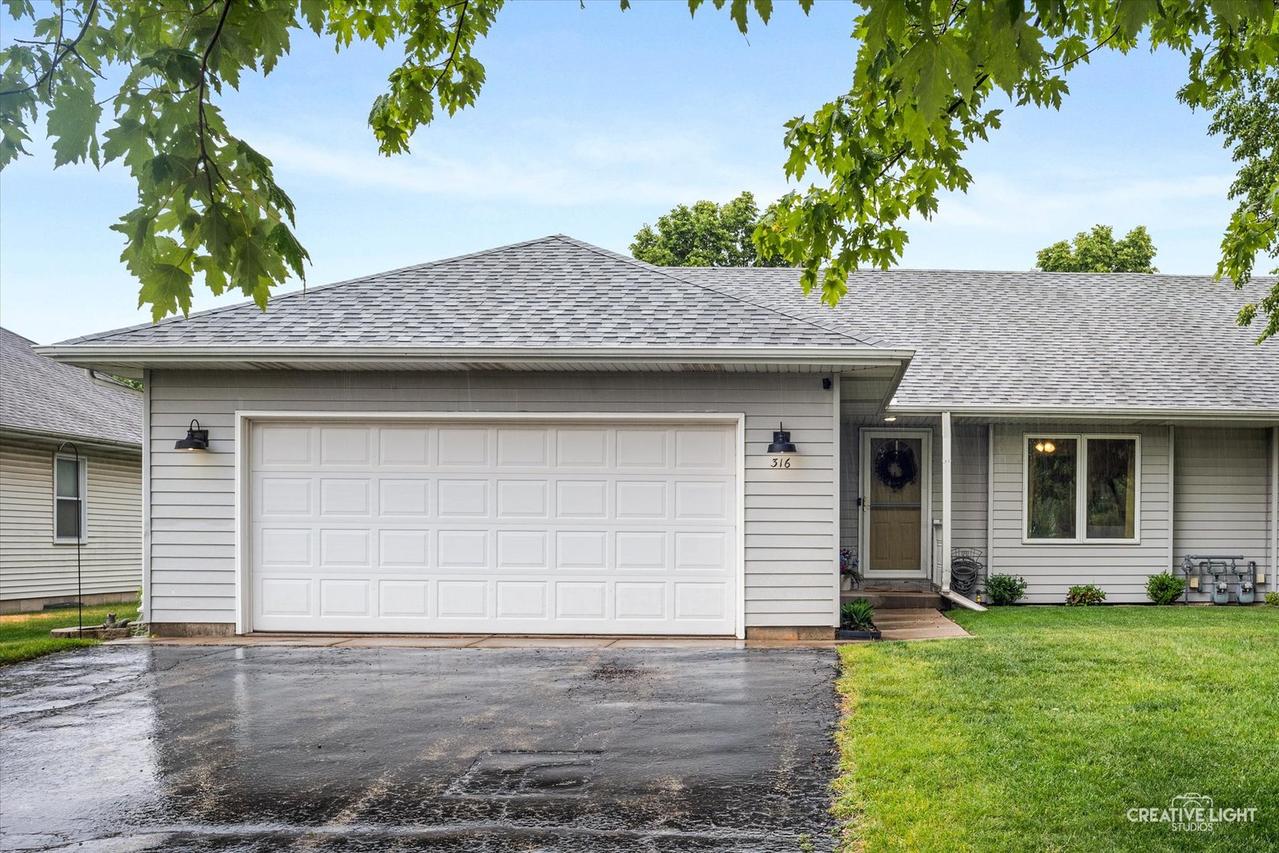316 Old Mill Ln., Hampshire, IL 60140