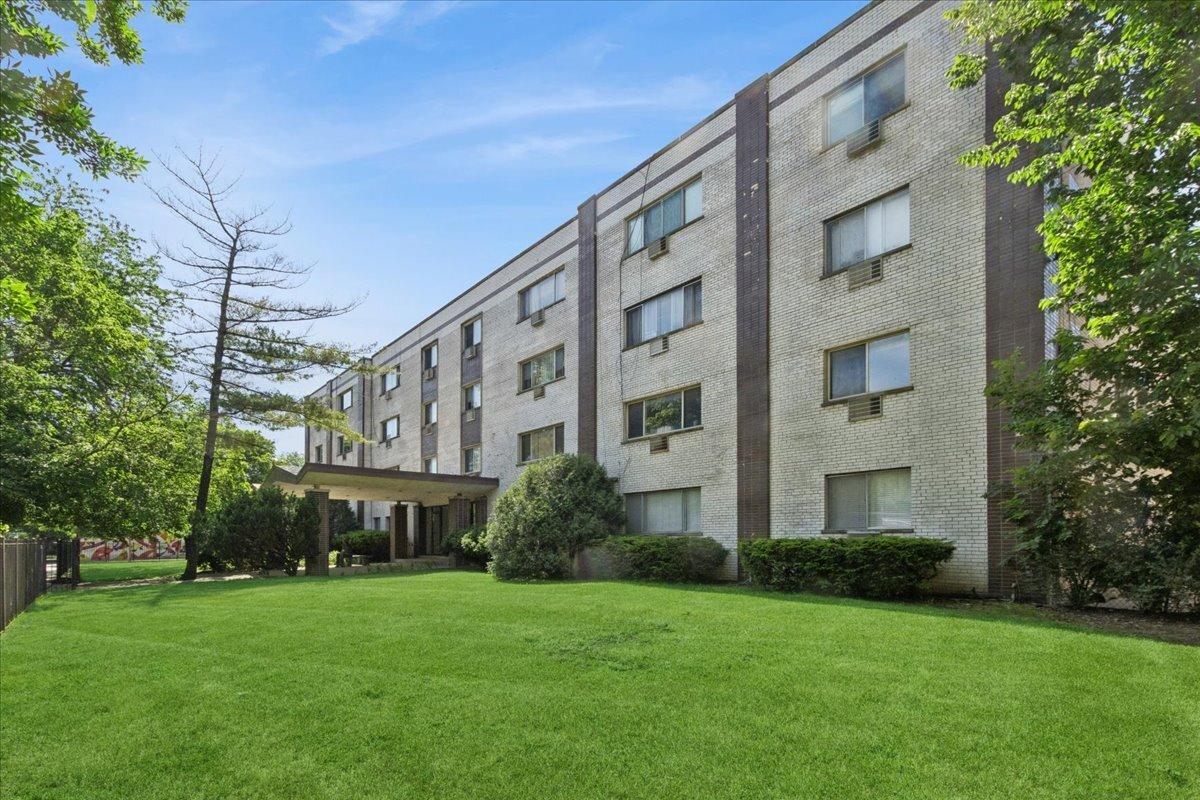 1415 W Pratt Blvd. #303, Chicago, IL 60626
