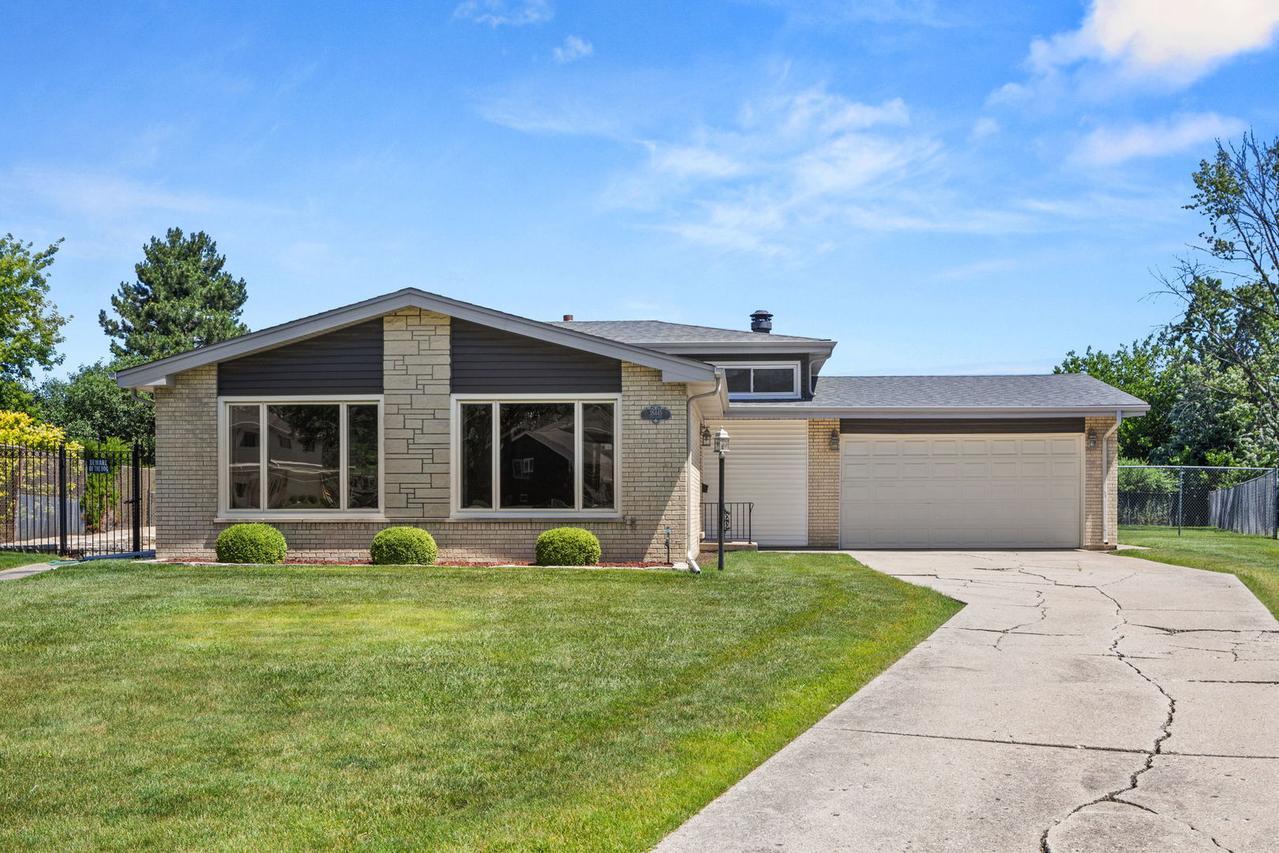 3N445 Jill Ct., Elmhurst, IL 60126