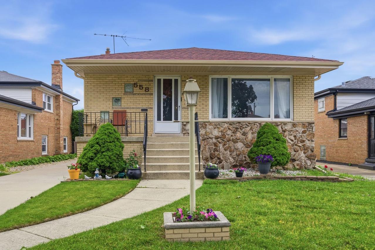558 Manistee Ave., Calumet City, IL 60409