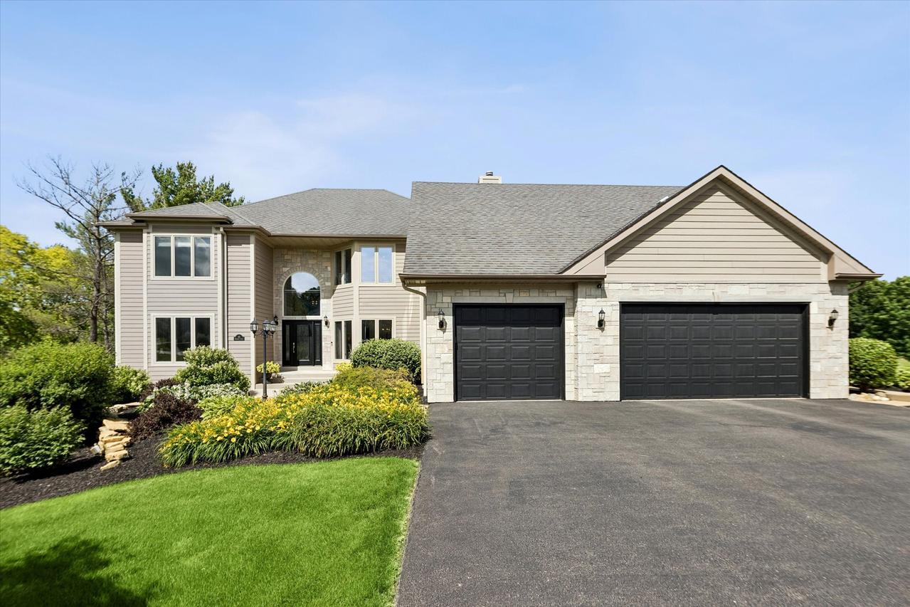 10 Bordeaux Ct., Oakwood Hills, IL 60013