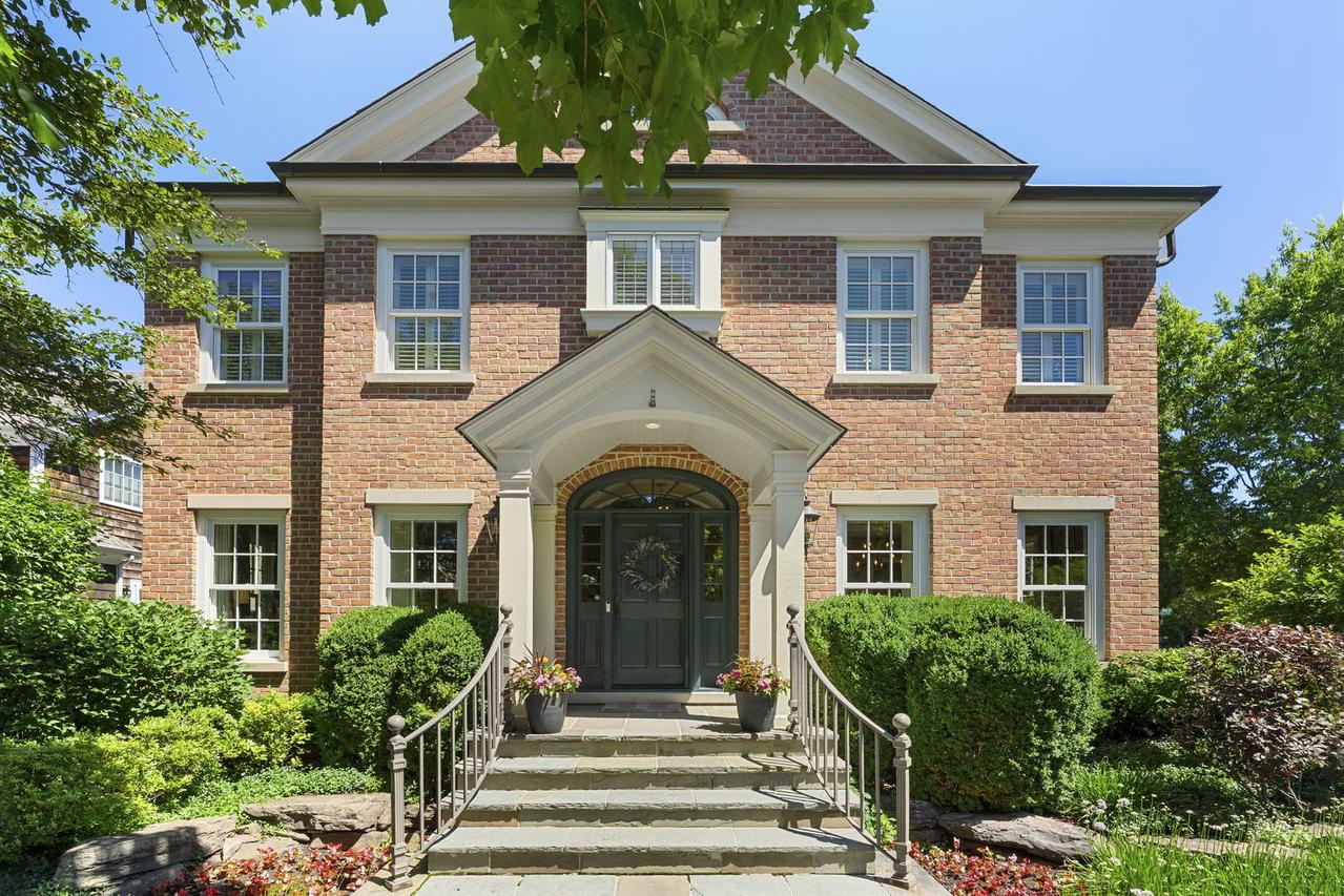 2387 Larkdale Dr., Glenview, IL 60025