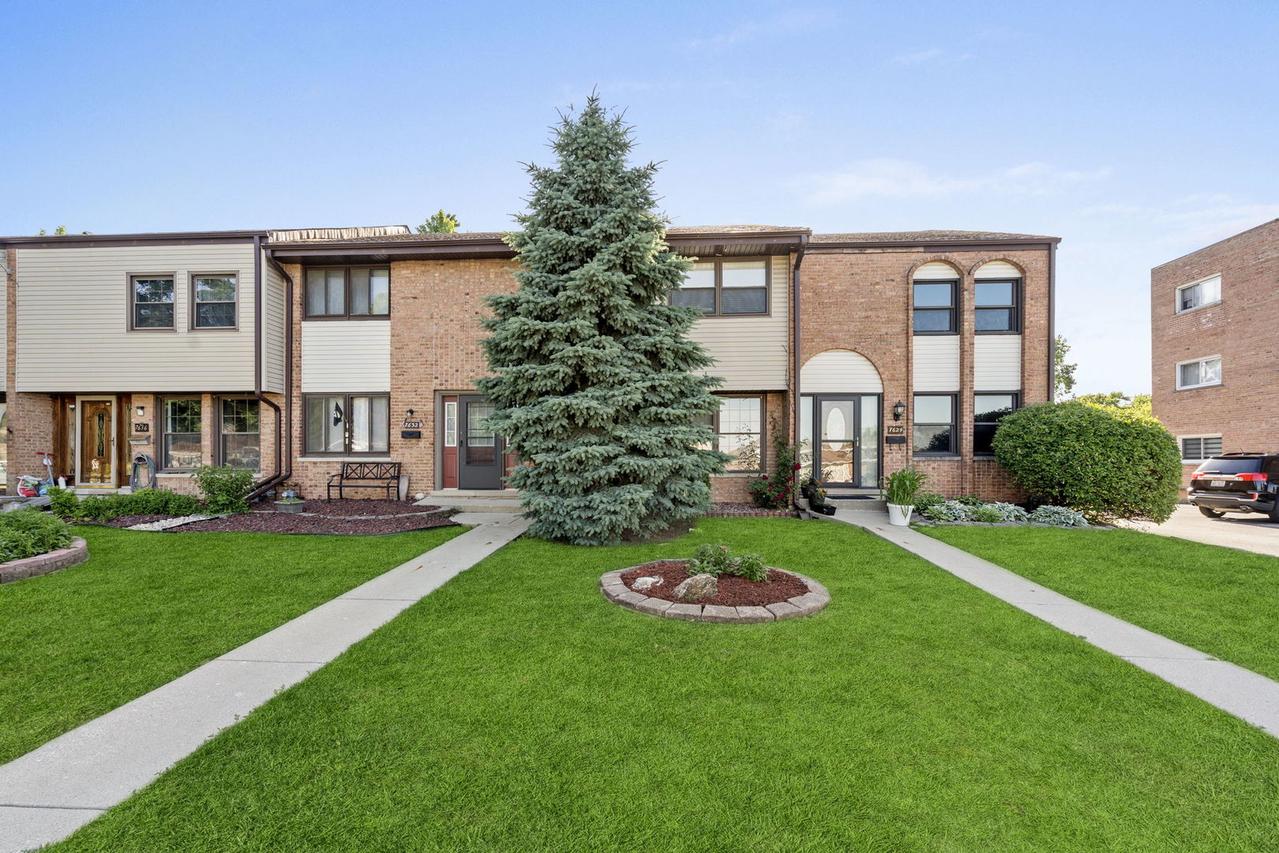 7628 S 88 Ave. #15, Justice, IL 60458