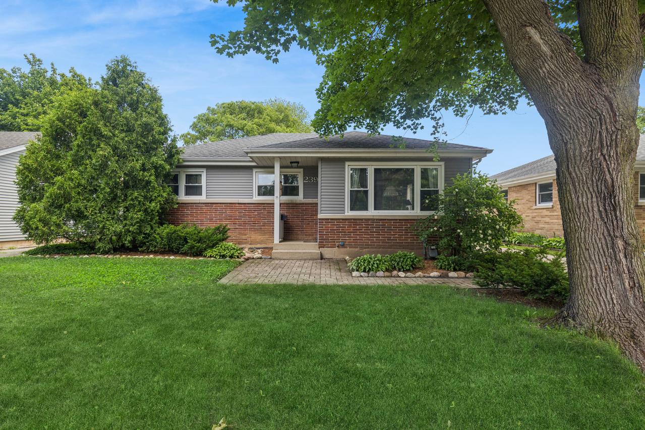 239 Brice Ave., Mundelein, IL 60060